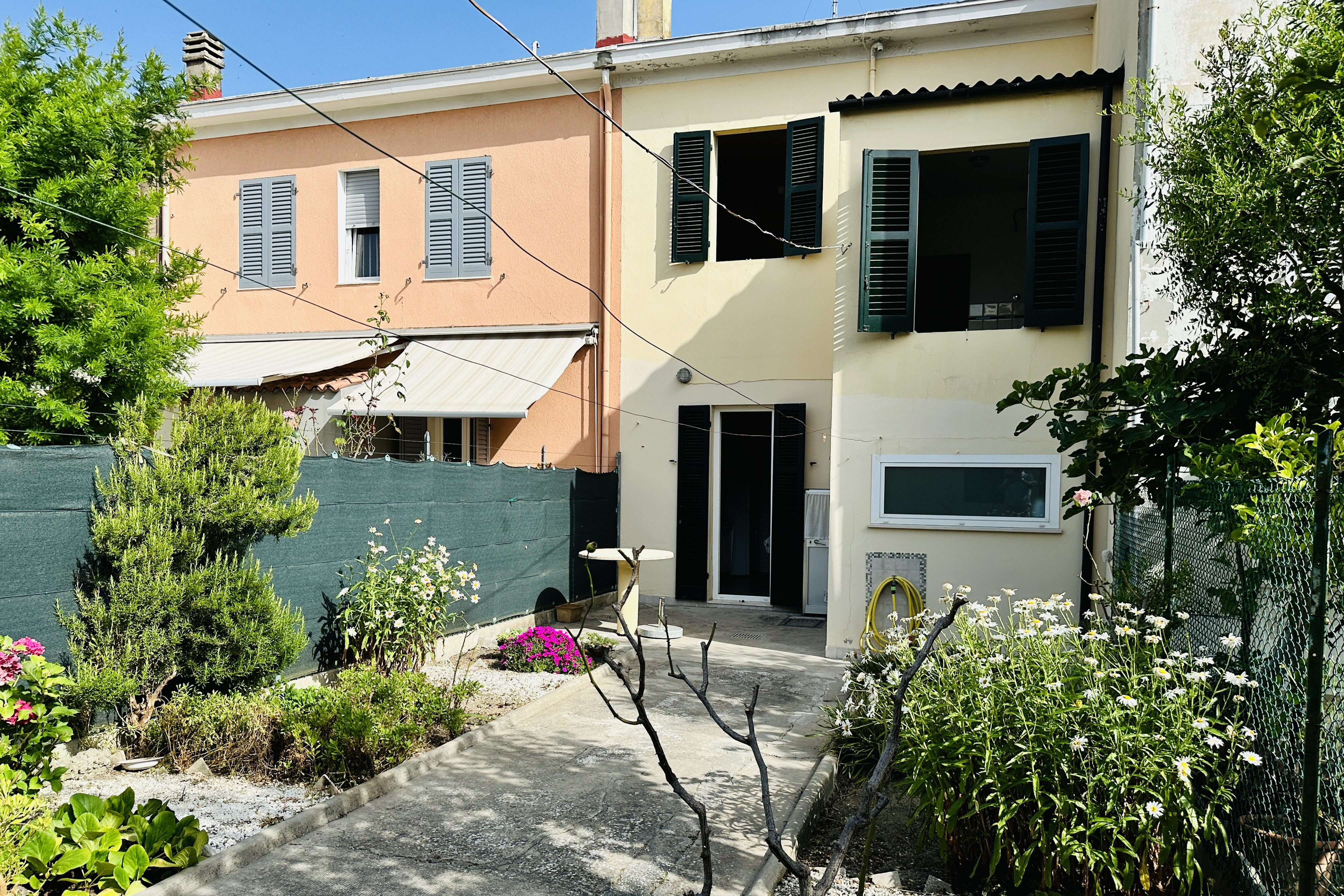 Vendita libera casa a schiera con scoperto Pesaro - Zona porto (SC700)